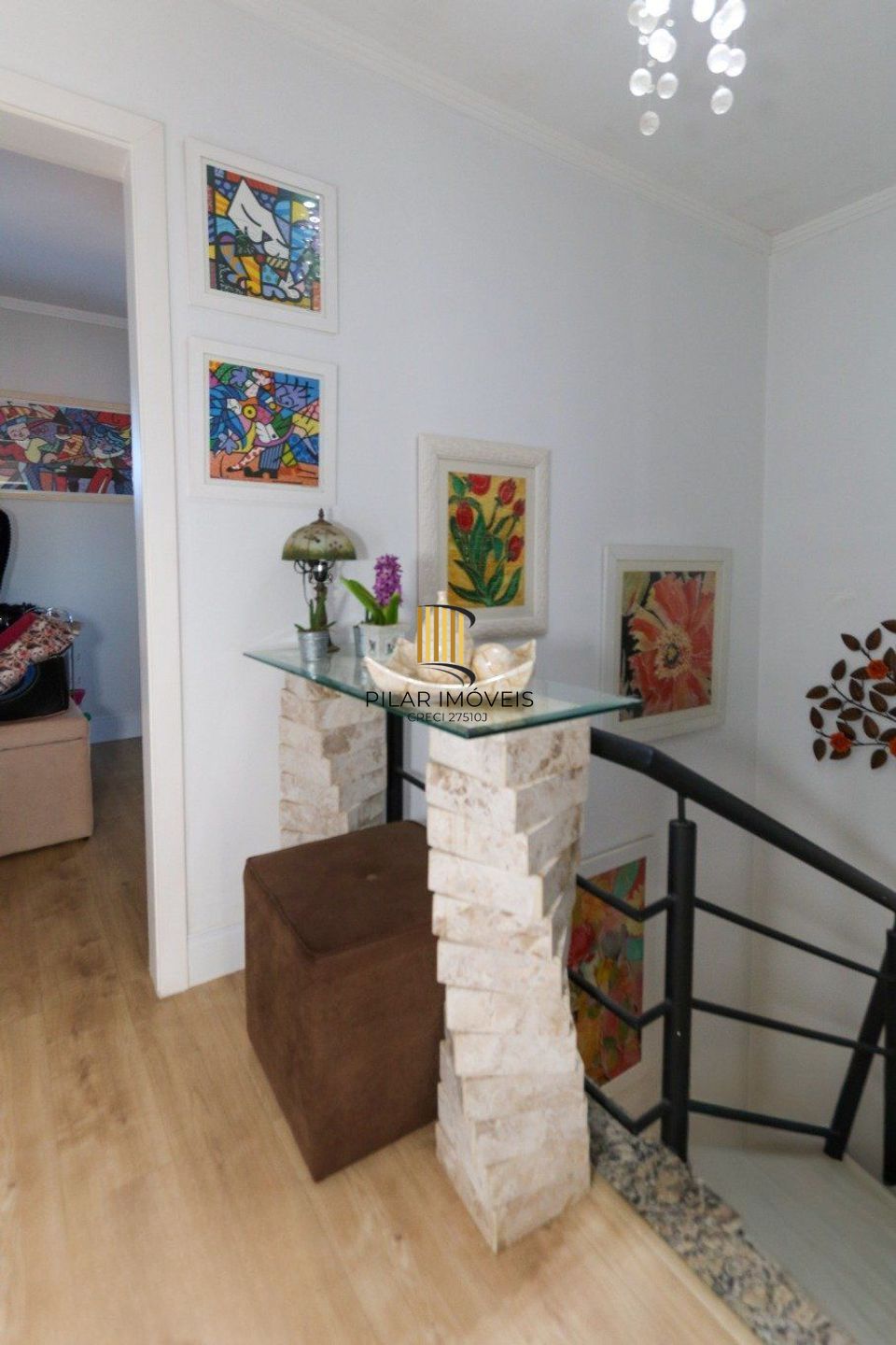 Casa em condomínio com 2 quartos e 2 vagas no bairro Marechal Rondon em Canoas.