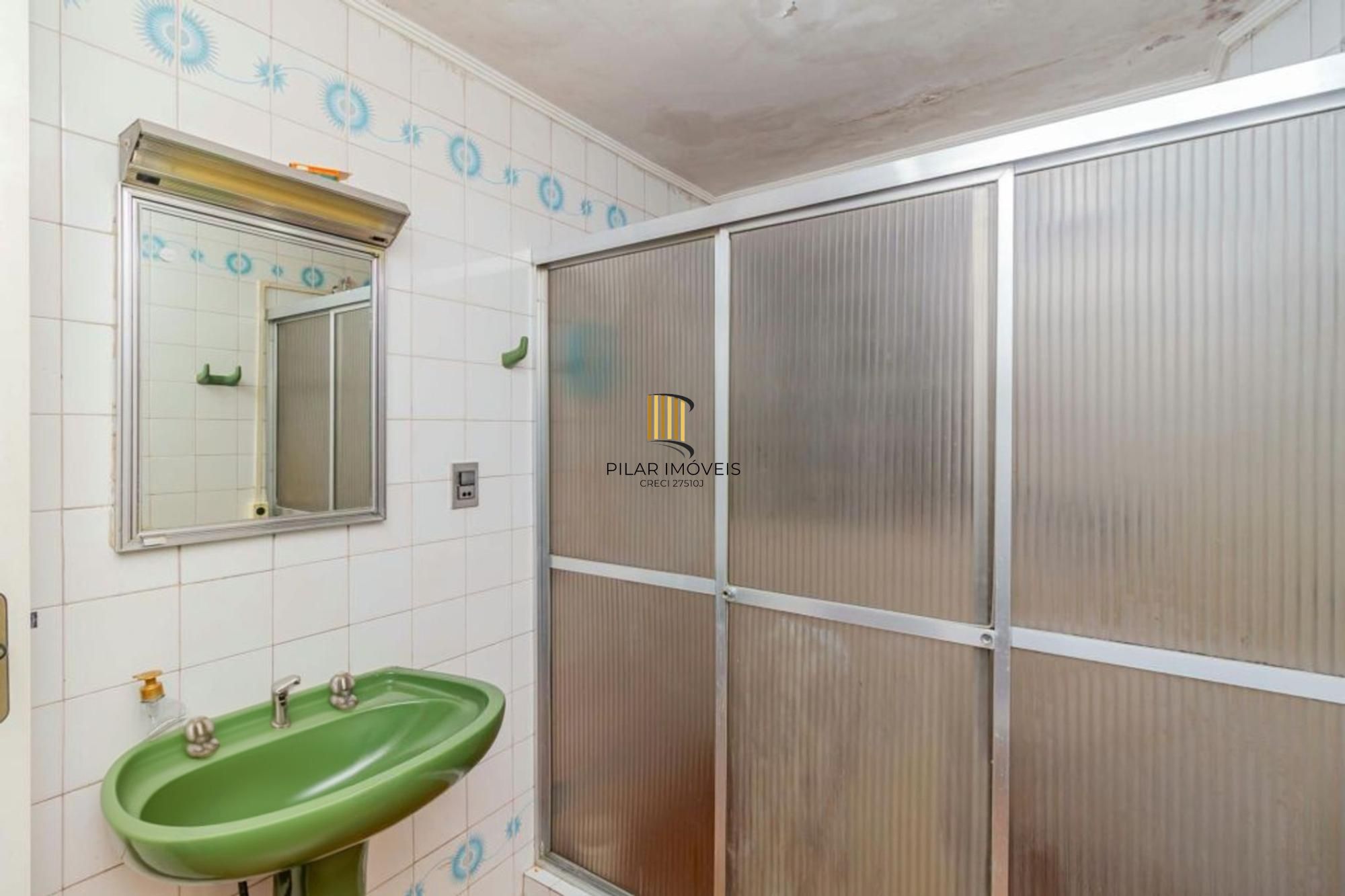 Apartamento com 2 quartos, elevador semi mobiliado no bairro Floresta.