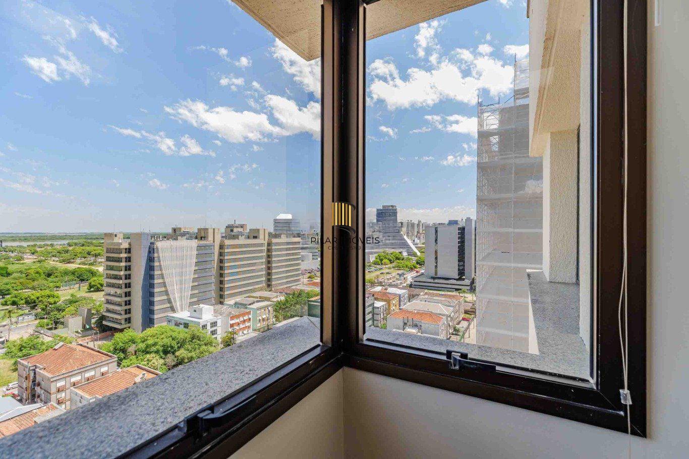 Sala comercial, 2 vagas, elevador e restaurante no bairro Praia de Belas