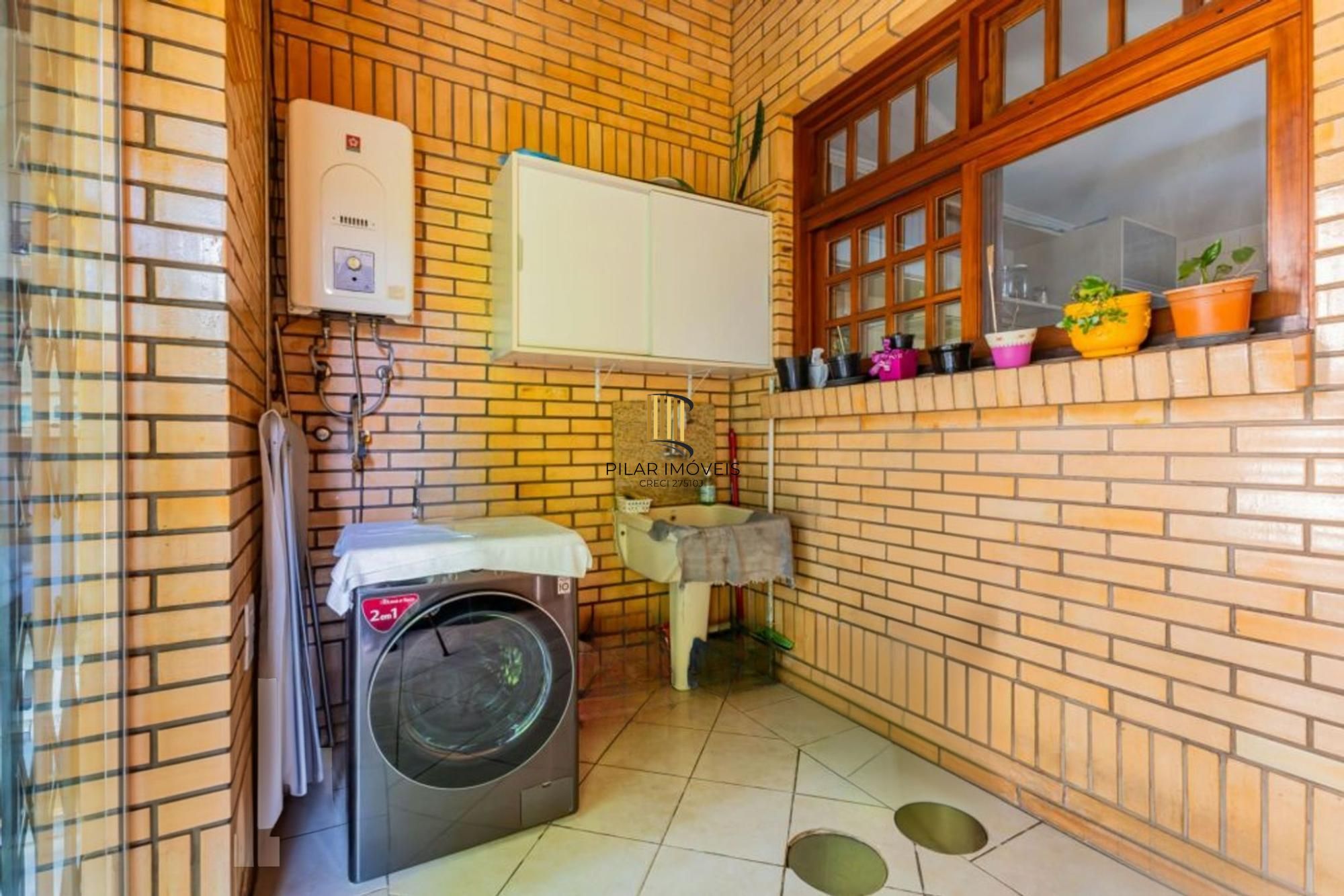 Casa com 1.640,00m², 3 dormitórios, 4 vagas à venda Rua Marista.