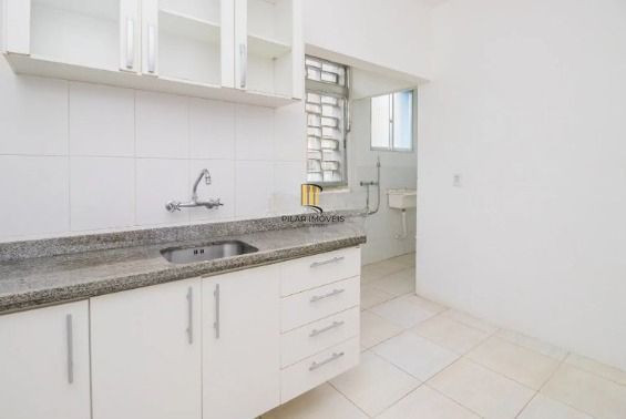 Apartamento com 3 quartos em prédio com elevador no Bairro Cidade Baixa