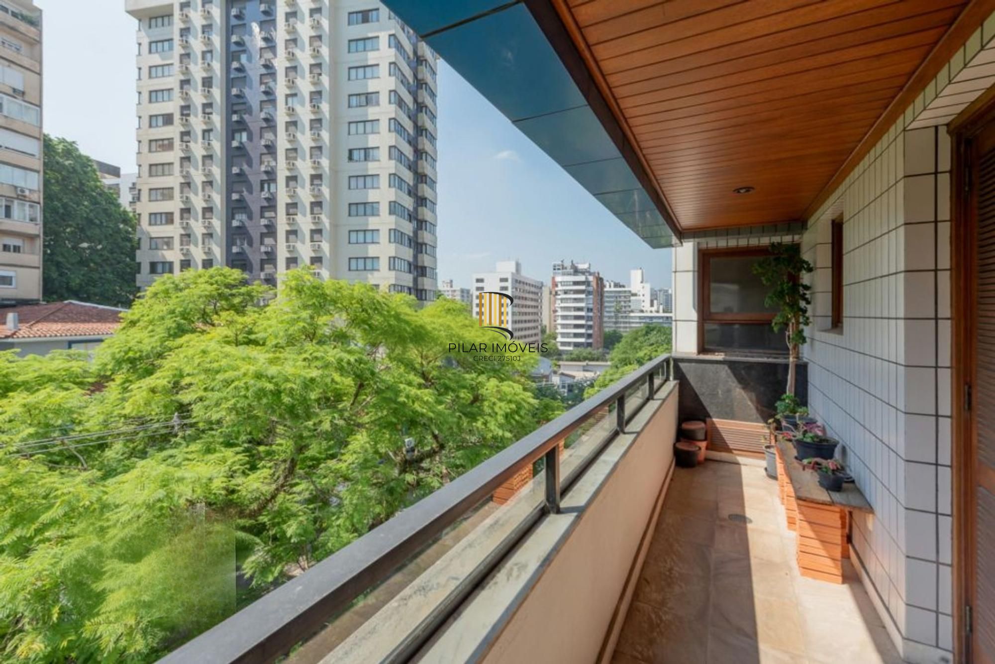 Apartamento de 4 dormitórios, 2 suítes, 2 vagas e elevador na Castro Alves.