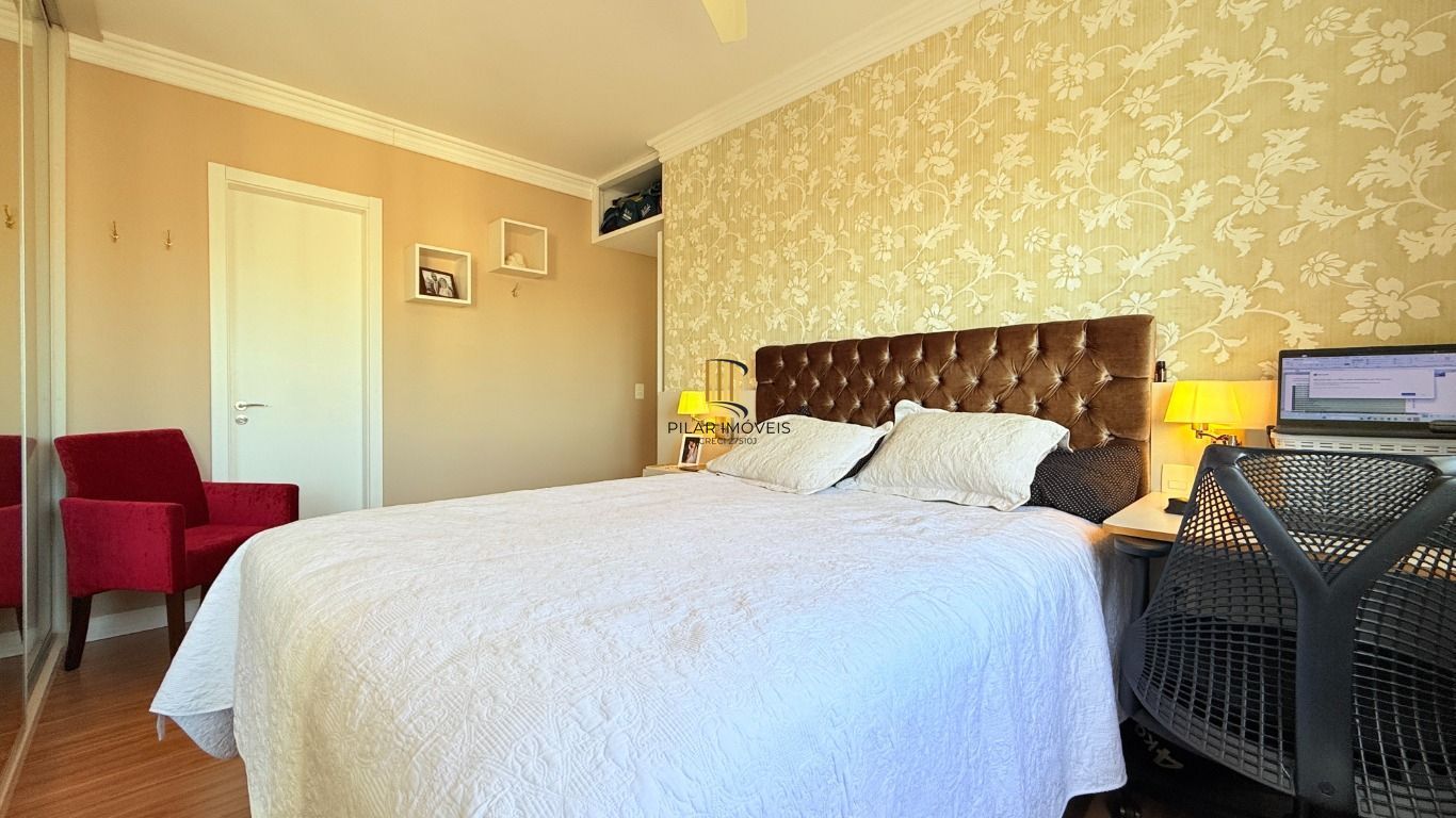 Apartamento 2 dormitórios, churrasqueira, 1 vaga, elevador na Rua General Lima e Silva.