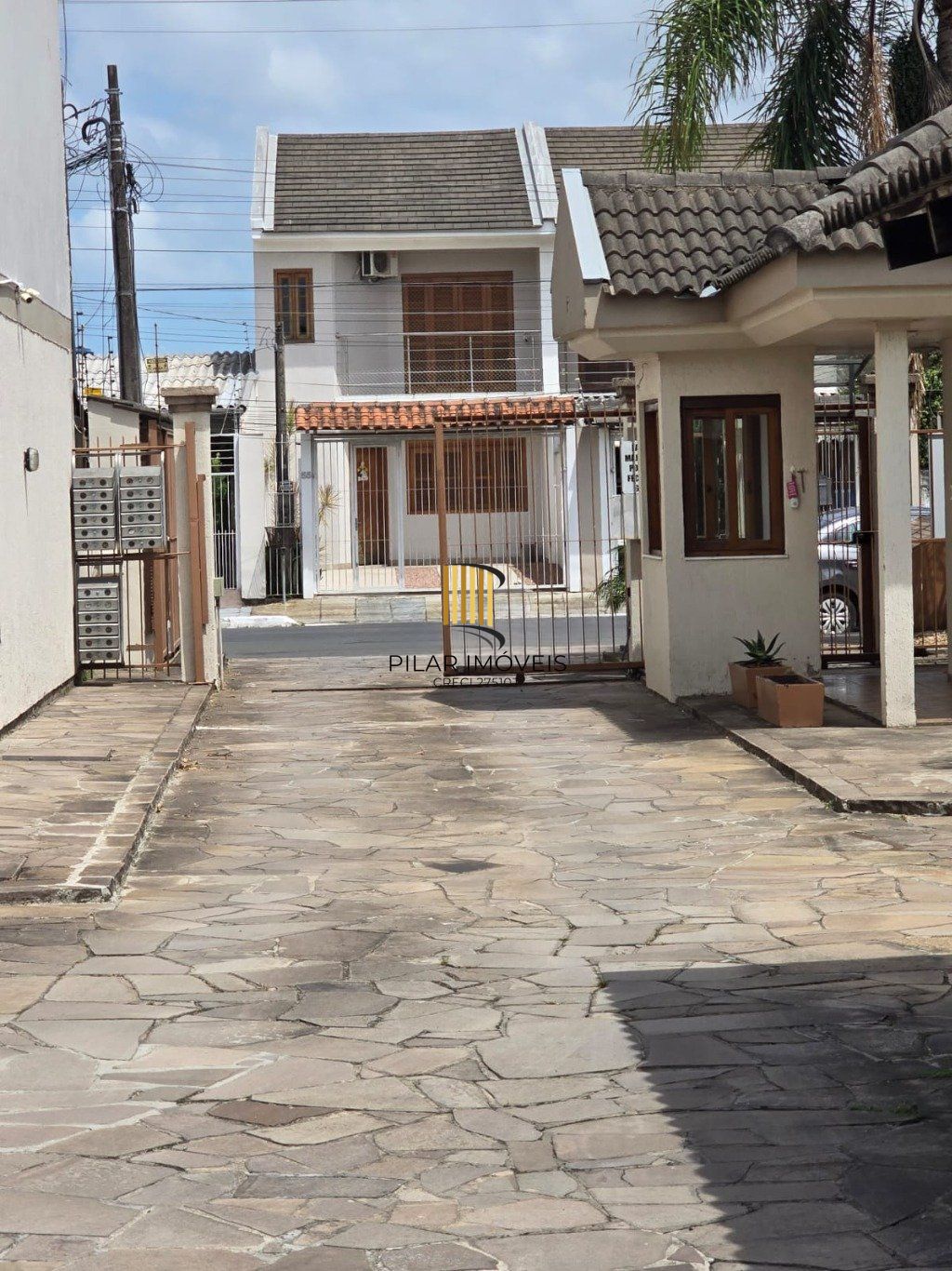 Casa de 3 dormitórios com  uma vaga de garagem no bairro Niterói Canoas. - Pilar Imóveis