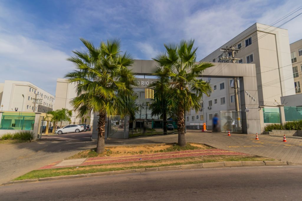 Apartamento de 2 dormitórios com 1 vaga no Bairro Morro Santana.