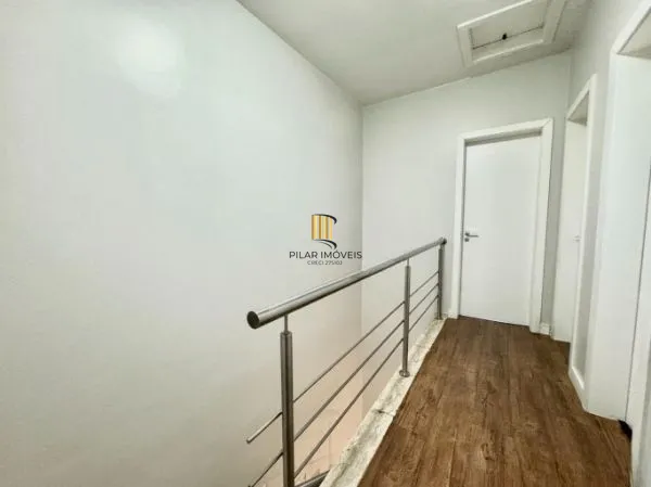 Casa em condomínio com 3 quartos e 2 vagas de garagem em Canoas.