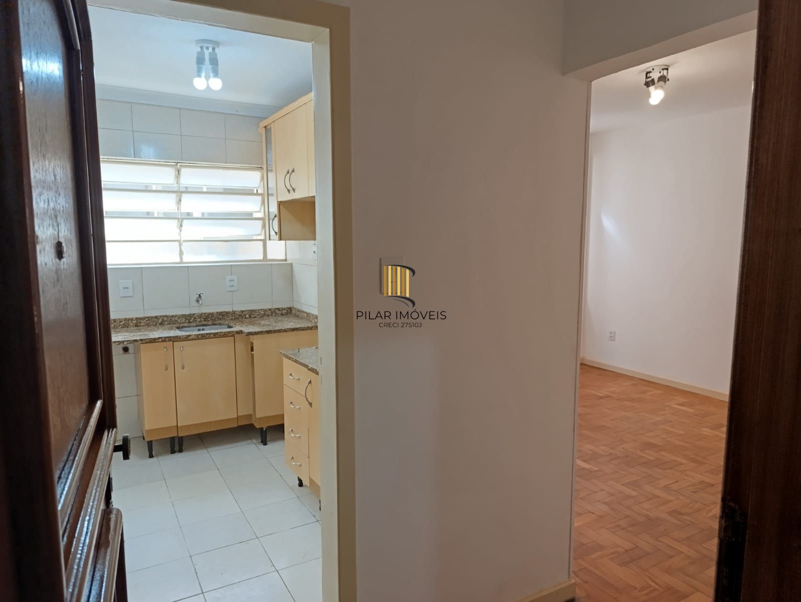 Apartamento térreo de 2 dormitórios e 1 vaga no bairro Praia de Belas