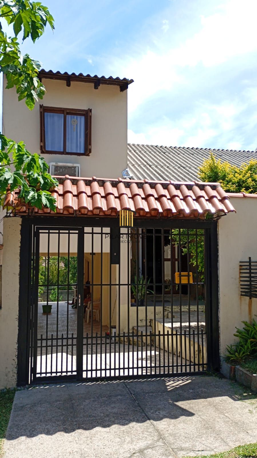 Casa de 2 quartos, churrasqueira, pátio, 2 vagas no bairro Lomba do Pinheiro - Pilar Imóveis