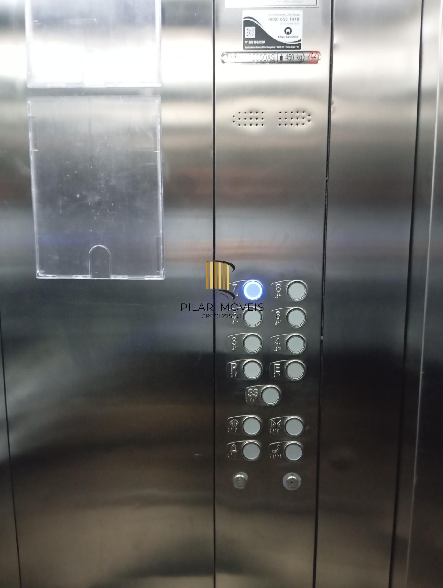 Apartamento com 2 Dormitórios, Vaga Dupla e Elevador no Floresta