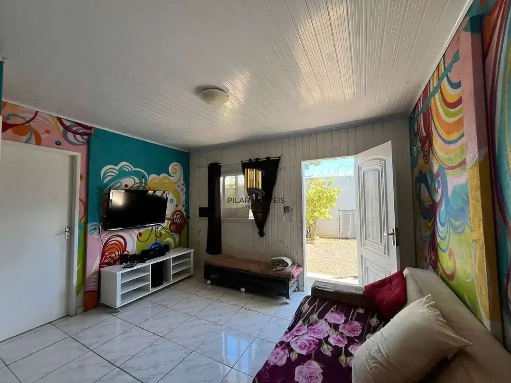 Casa com 3 quartos, vaga coberta e com muro no bairro Campos Novo