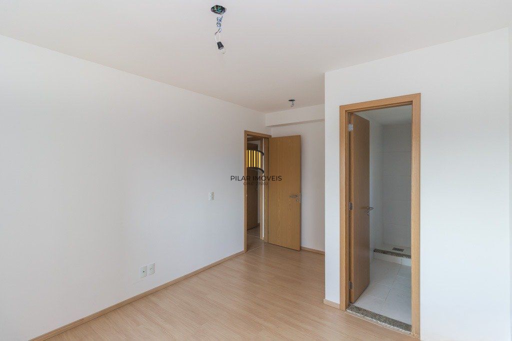 Apartamento com 3 dormitórios, 1 suíte, 1 vaga e elevador no Passo da Areia
