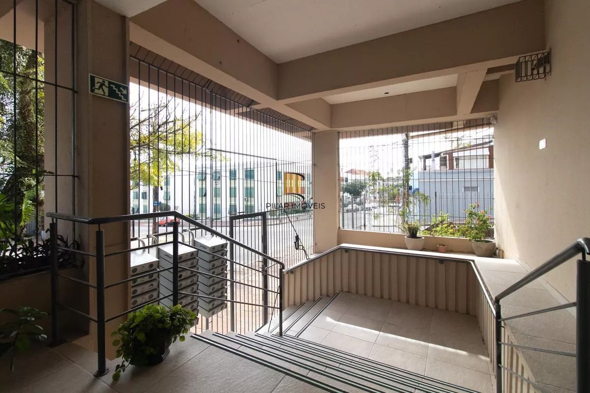 Apartamento 2 dormitórios no Partenon com sacada e 60m²