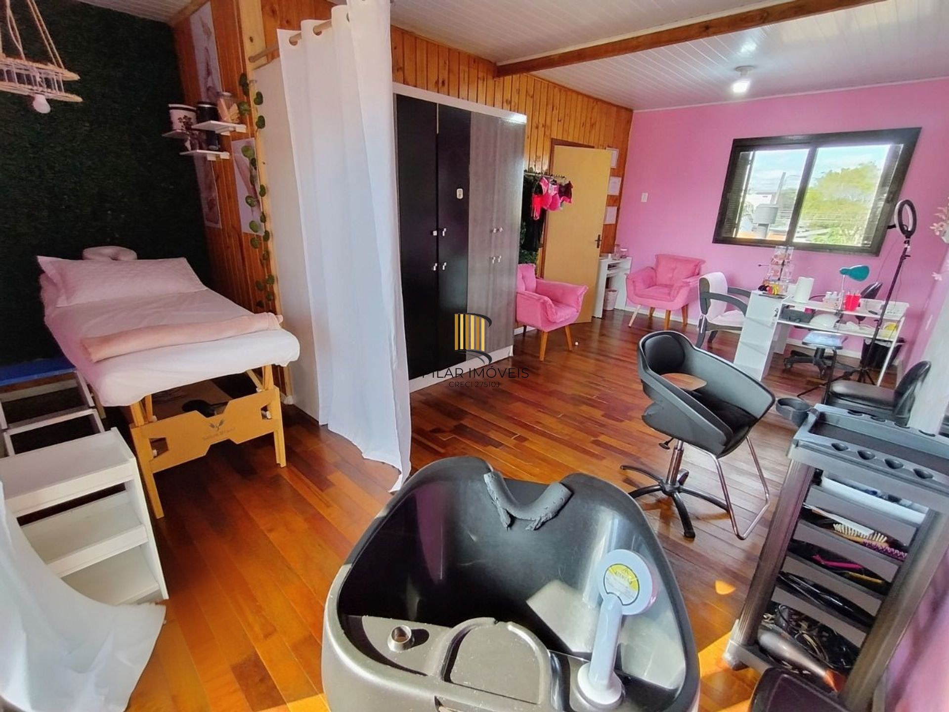 Casa de 4 dormitórios e 4 vagas de garagem em Canoas.