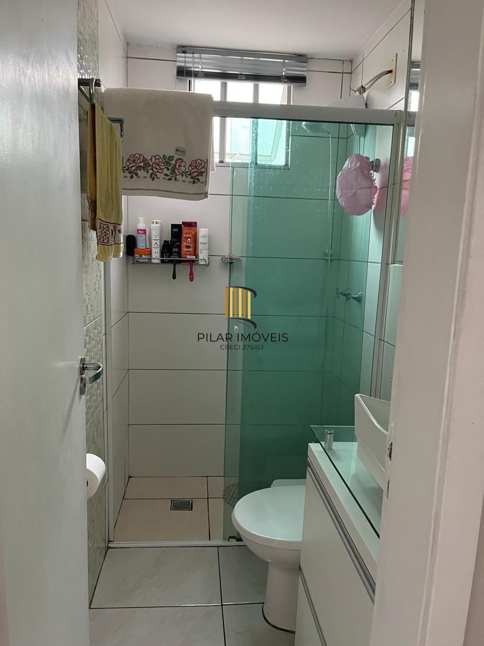 Apartamento mobiliado com 2 dormitórios e 1 vaga de garagem na Rua Sadi Castro.