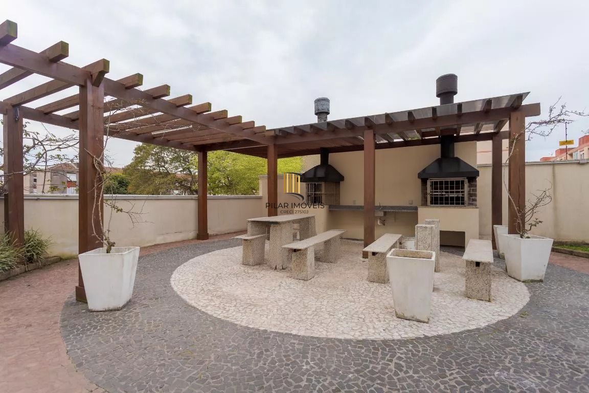 Apartamento com 2 quartos, 1 vaga e elevador no Bairro Vila Ipiranga.