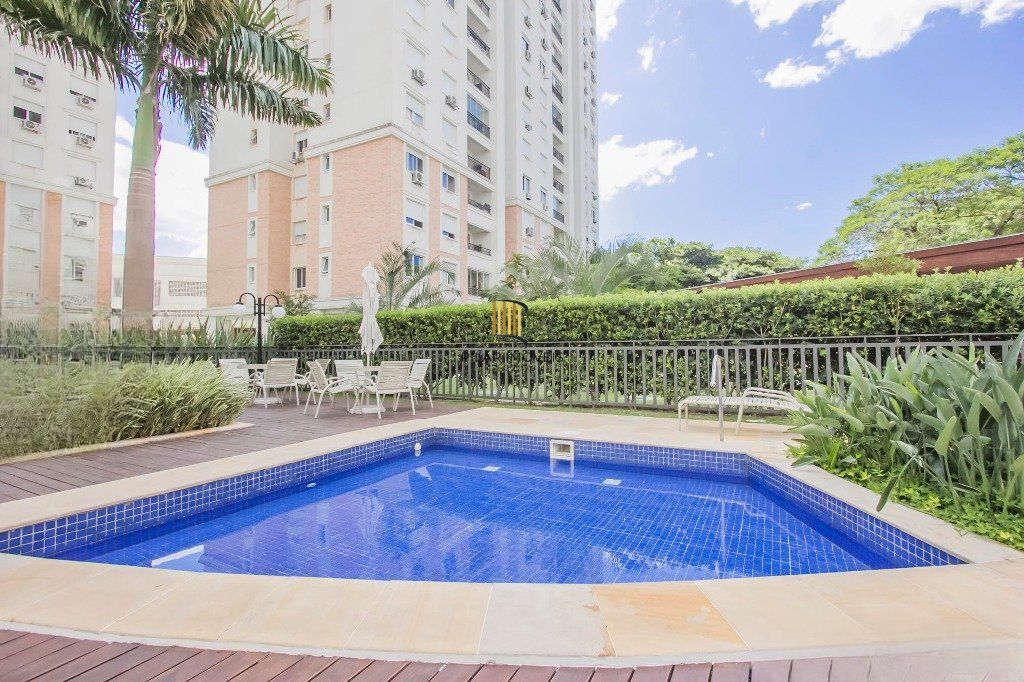 Apartamento com 3 dormitórios, 1 suíte, 1 vaga e elevador no Passo da Areia