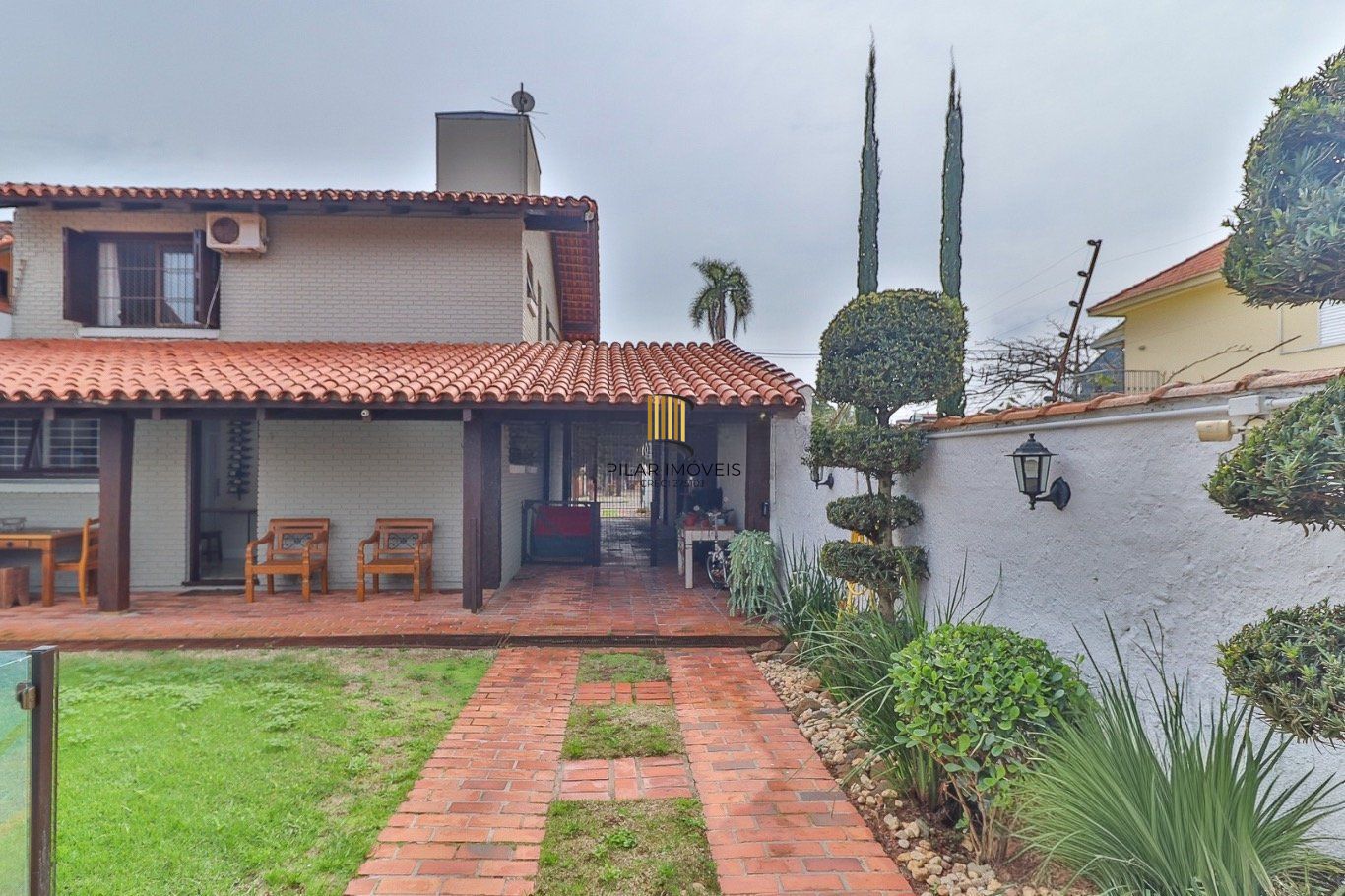 Casa de 3 dormitórios bairro Ipanema