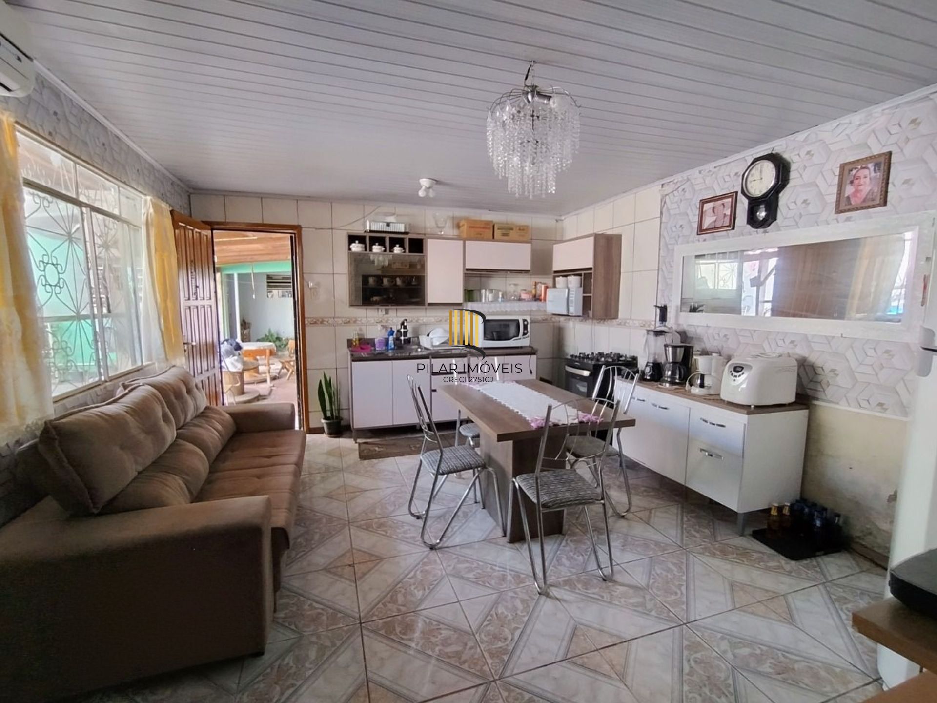 Casa de 3 dormitórios e 4 vagas de garagem em Canoas.