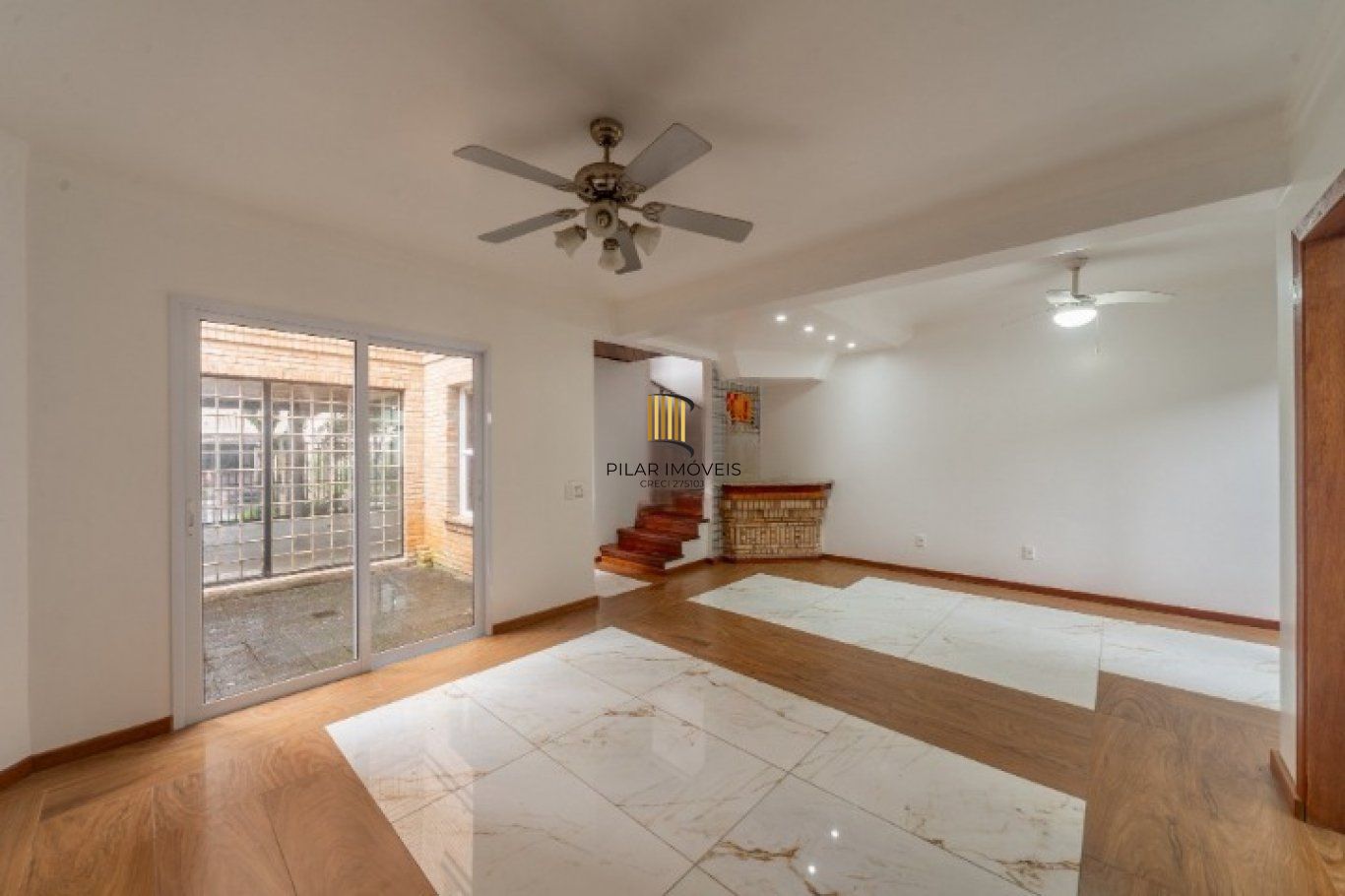 Casa com 3 quartos, 1 suíte, 2 vagas, e 234m² à venda no bairro Tristeza