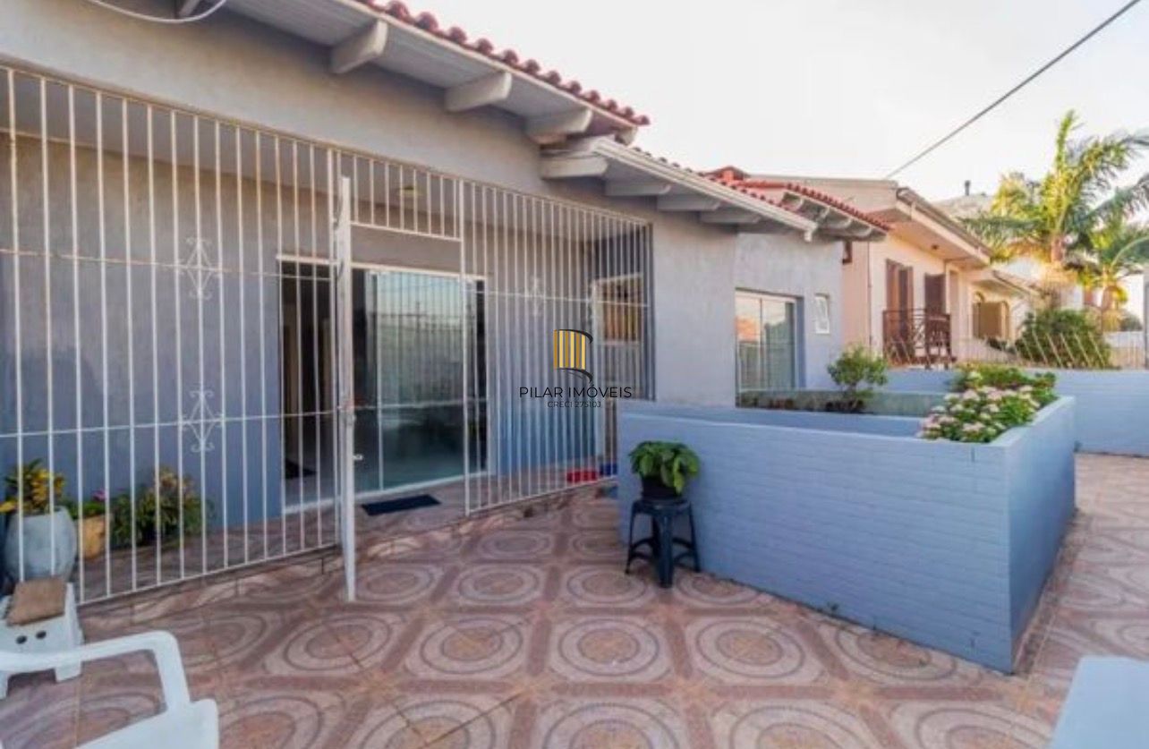 Casa com 3 Quartos e 3 banheiros à Venda, 120 m² por R$ 390.000