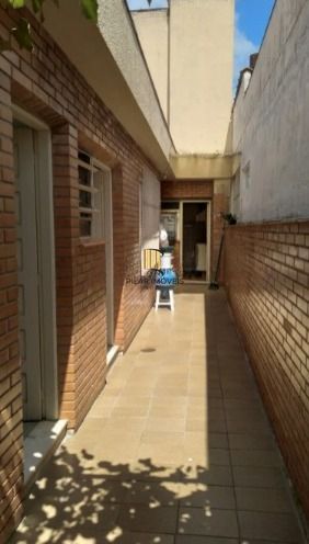 Casa com pátio e 3 dormitórios no Bairro Jardim Itu.