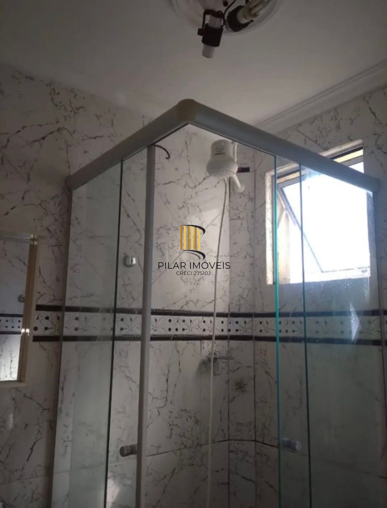 Apartamento de 2 quartos no segundo andar semi mobiliado em Gravataí