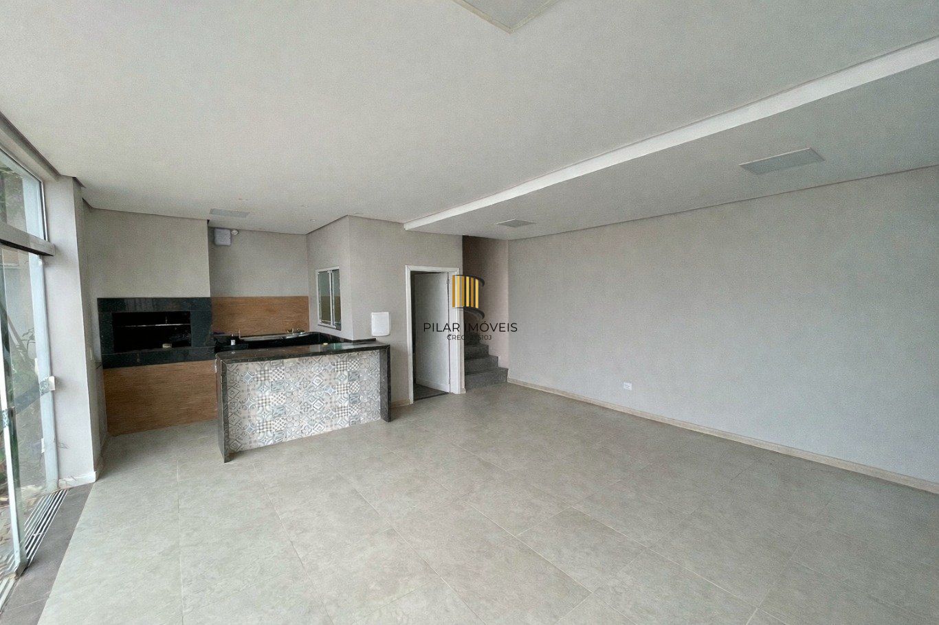 Casa  de 4 Dormitórios e 3 vagas de garagem em Canoas.