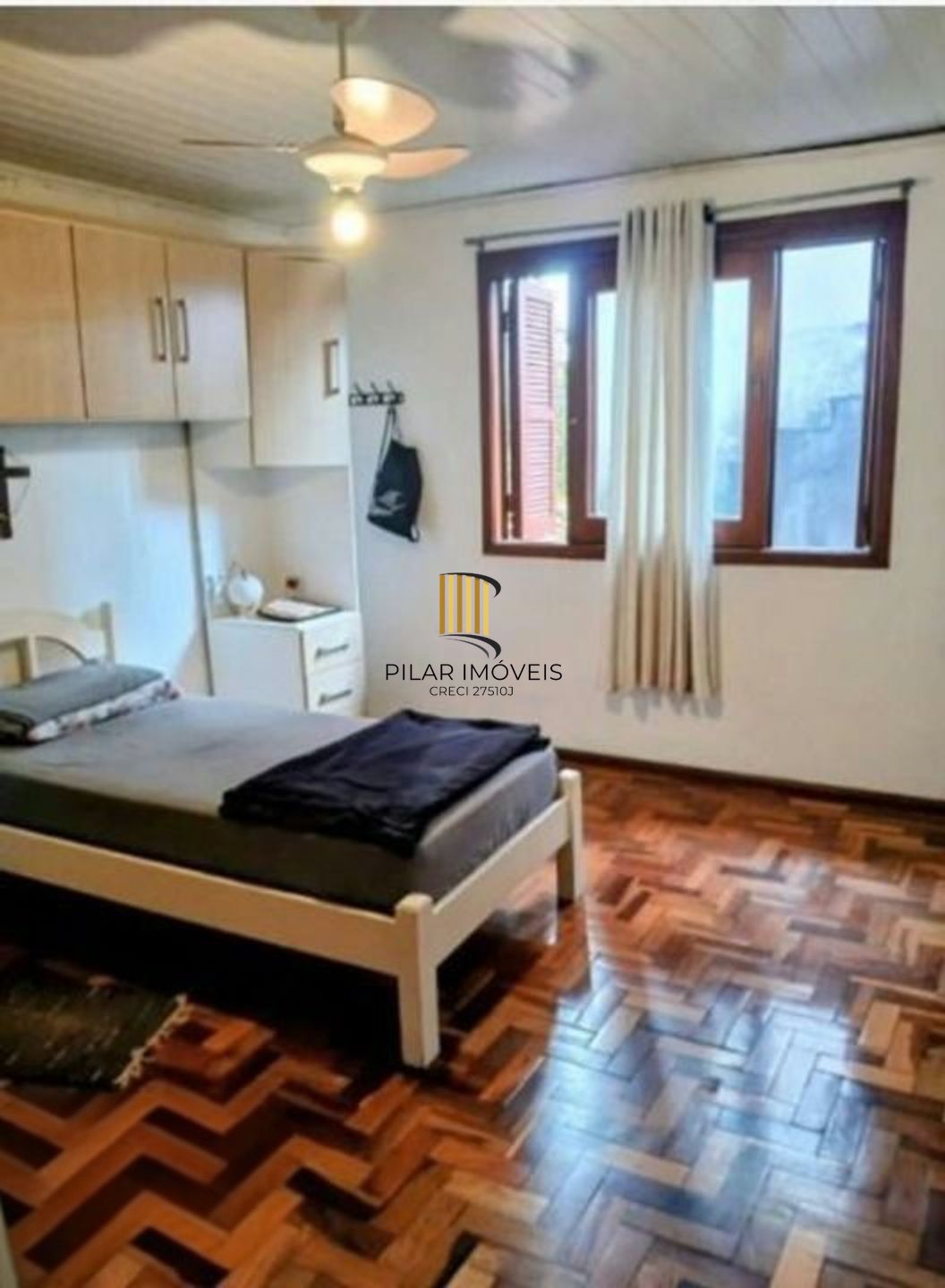 Casa de 4 Dormitórios e 2 vagas de Garagem em Gravataí.