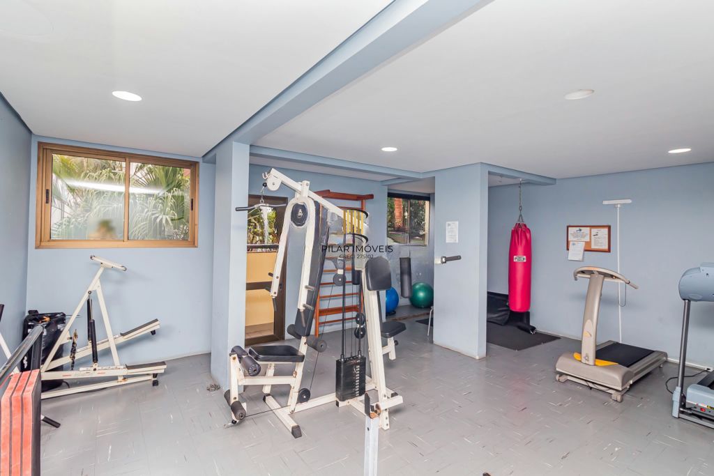 Apartamento com 3 quartos, vaga e elevador no Bairro Menino Deus