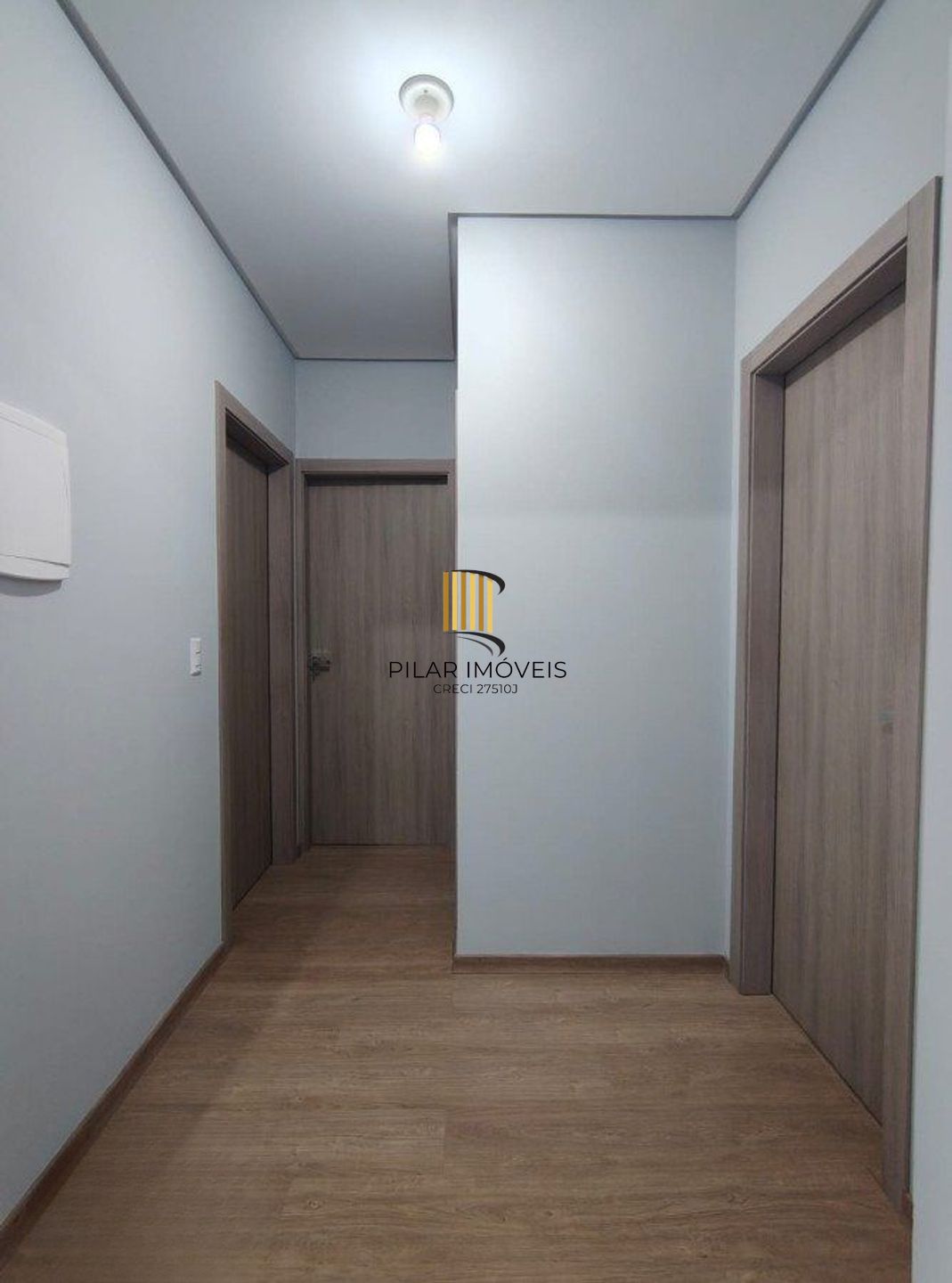 Casa com Lage, 3 dormitórios, 2 vagas de garagem no bairro Guajuviras.