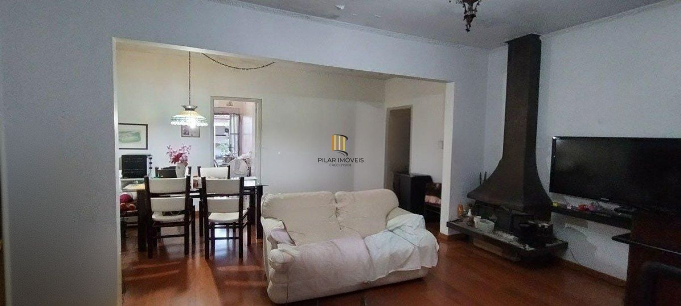 Casa com 4 quartos e 4 vagas de garagem no Bairro Jardim Lindóia