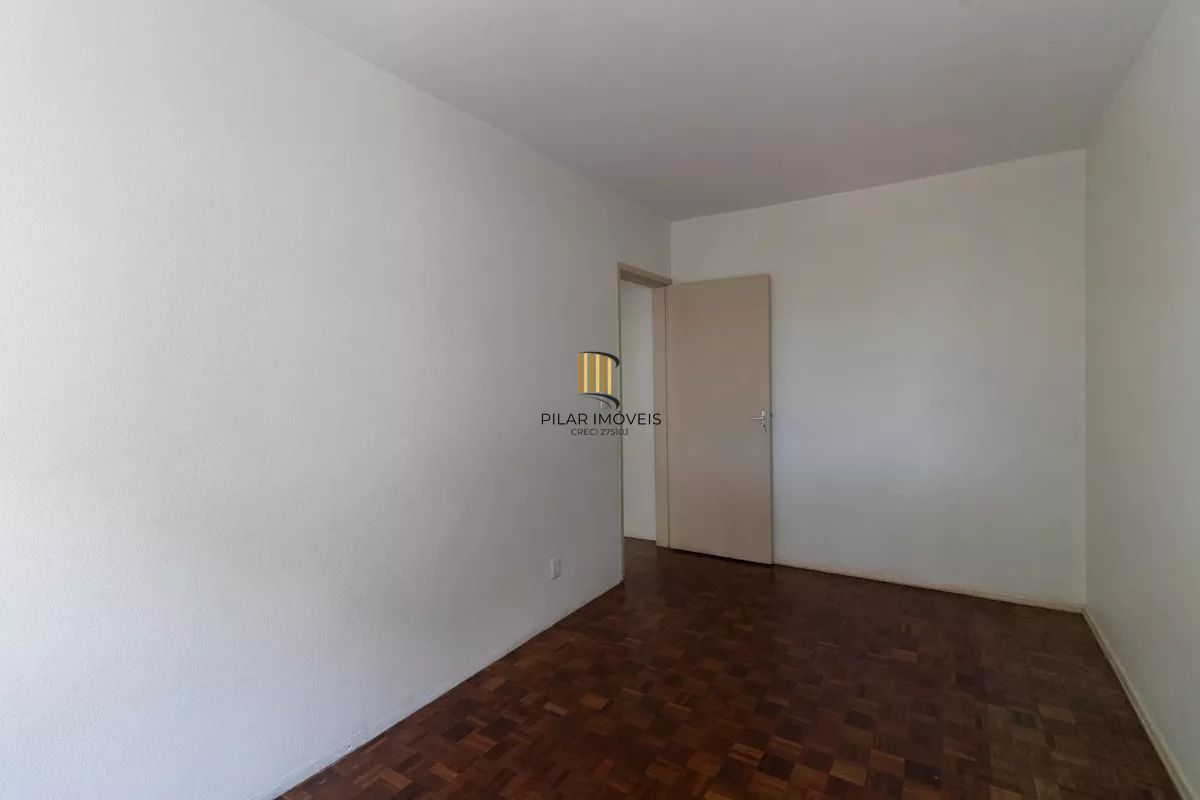 Apartamento 2 dormitórios no Partenon com sacada e 60m²
