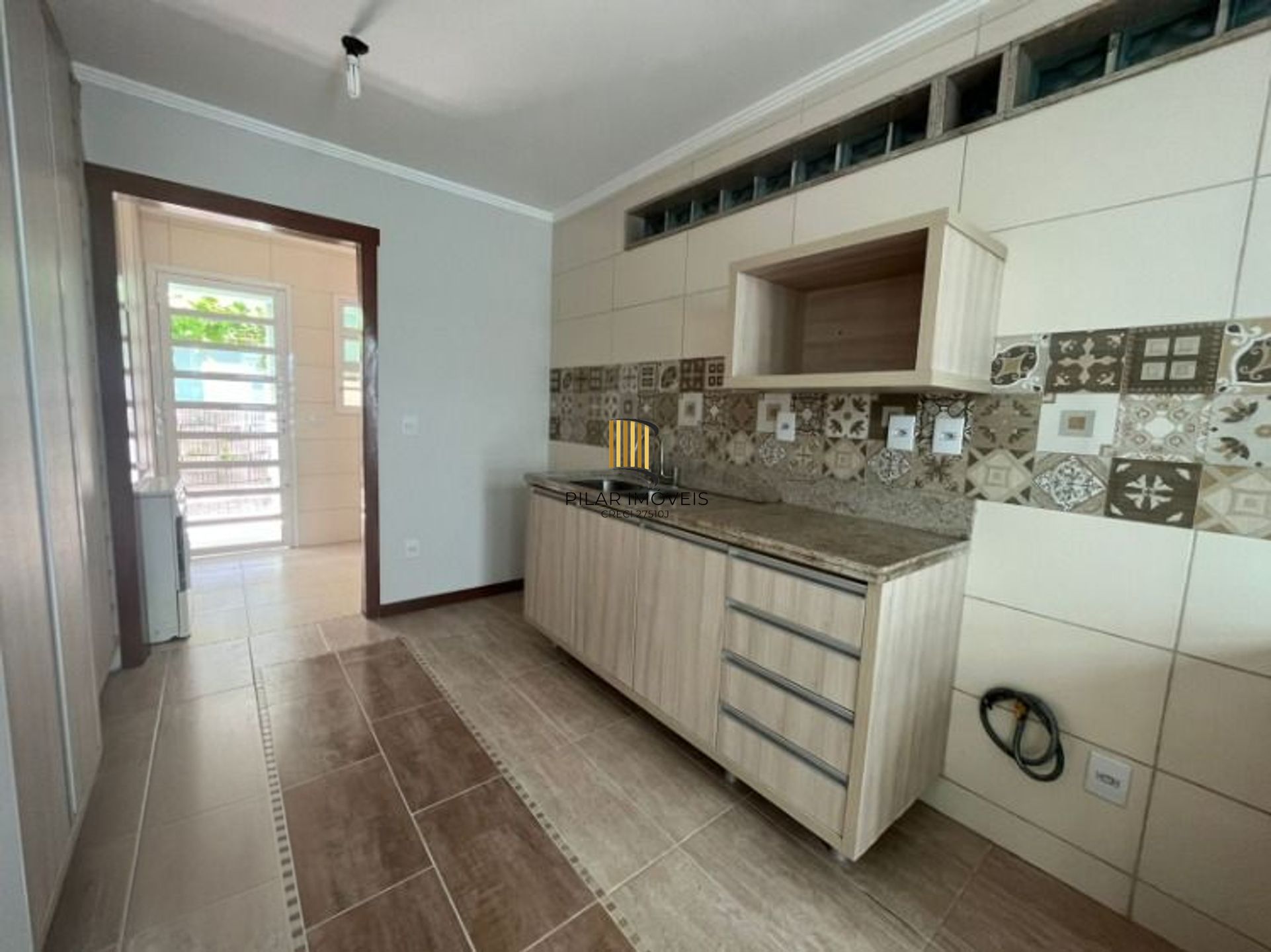 Casa de 2 dormitórios e 2 vagas de garagem em Canoas.