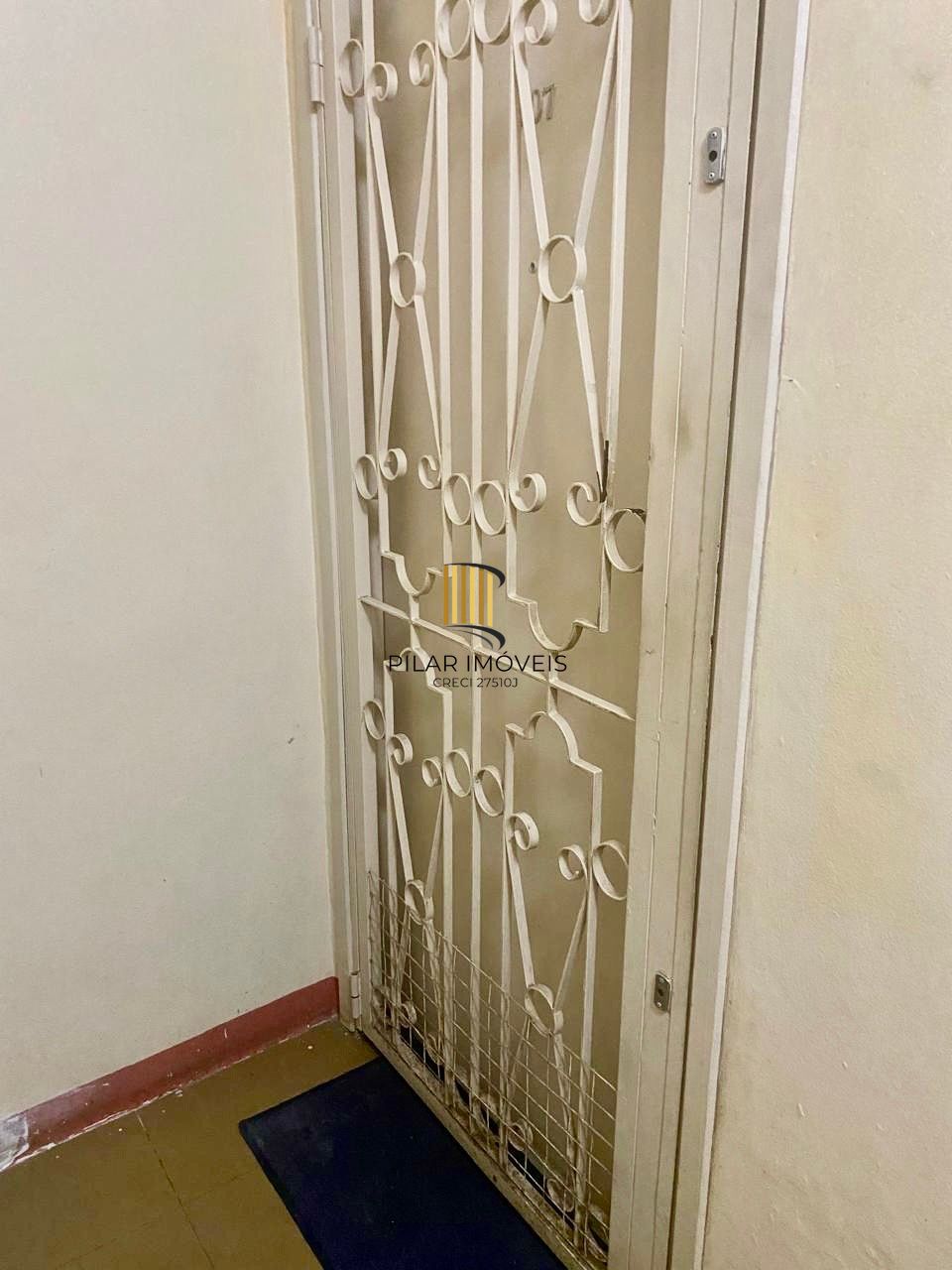 Apartamento de 2 dormitórios Segundo andar Bairro Camaqua em Porto Alegre