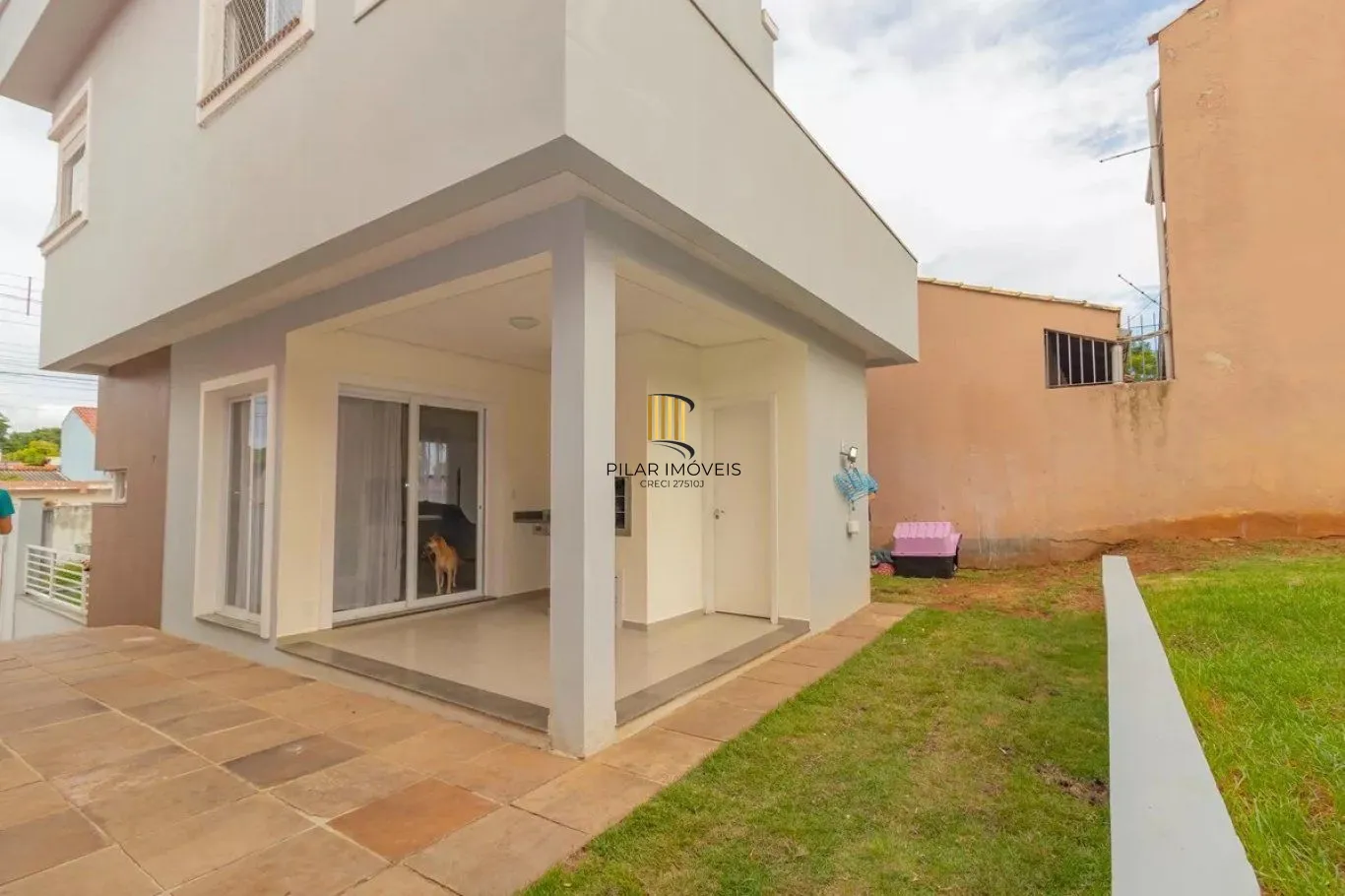 Casa de 3 dormitórios e 3 vagas de garagem em Canoas.