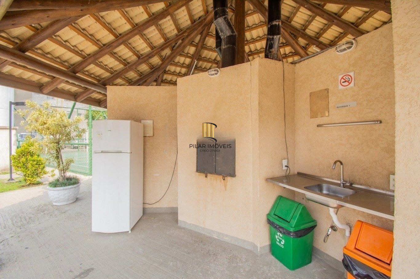 Apartamento Térreo, 2 quartos, vaga, piscina e portaria 24hr no bairro Sarandi.
