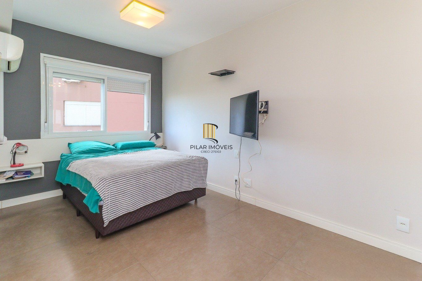 Apartamento de 3 dormitórios e 1 vaga de garagem no bairro Azenha/Porto Alegre.