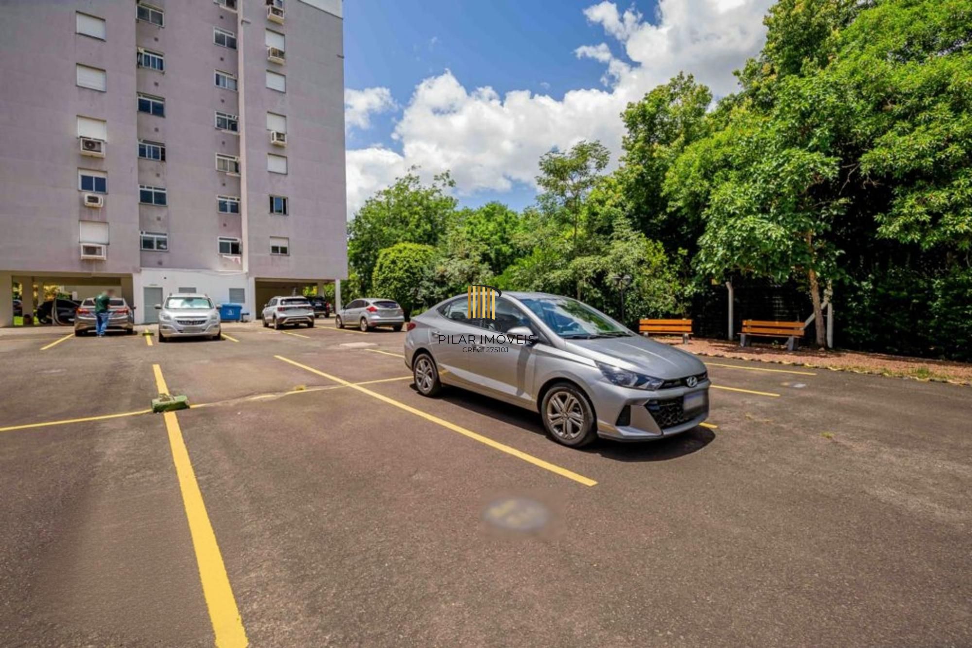 Apartamento semi mobiliado de 3 quartos, elevador, 1 vaga no bairro Cavalhada