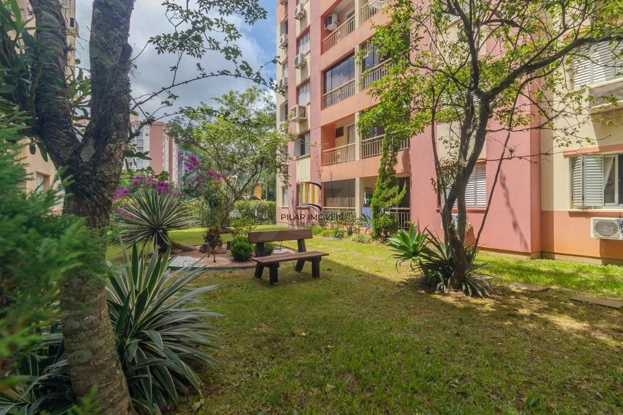 Apartamento 2 Dormitórios com 1 vaga coberta e elevador no Alto Petrópolis