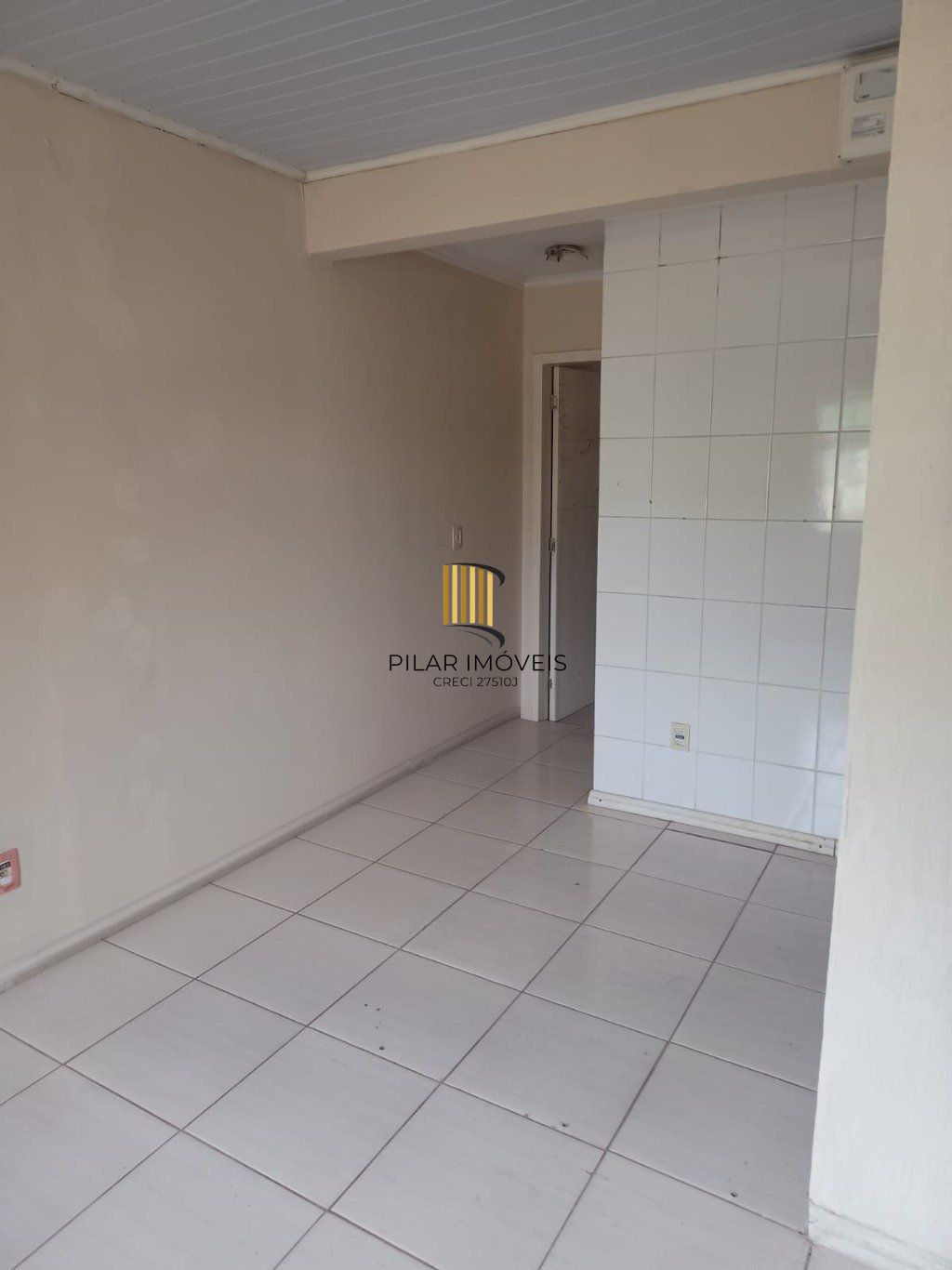 Casa com 2 dormitórios e 2 vagas de garagem em Canoas.