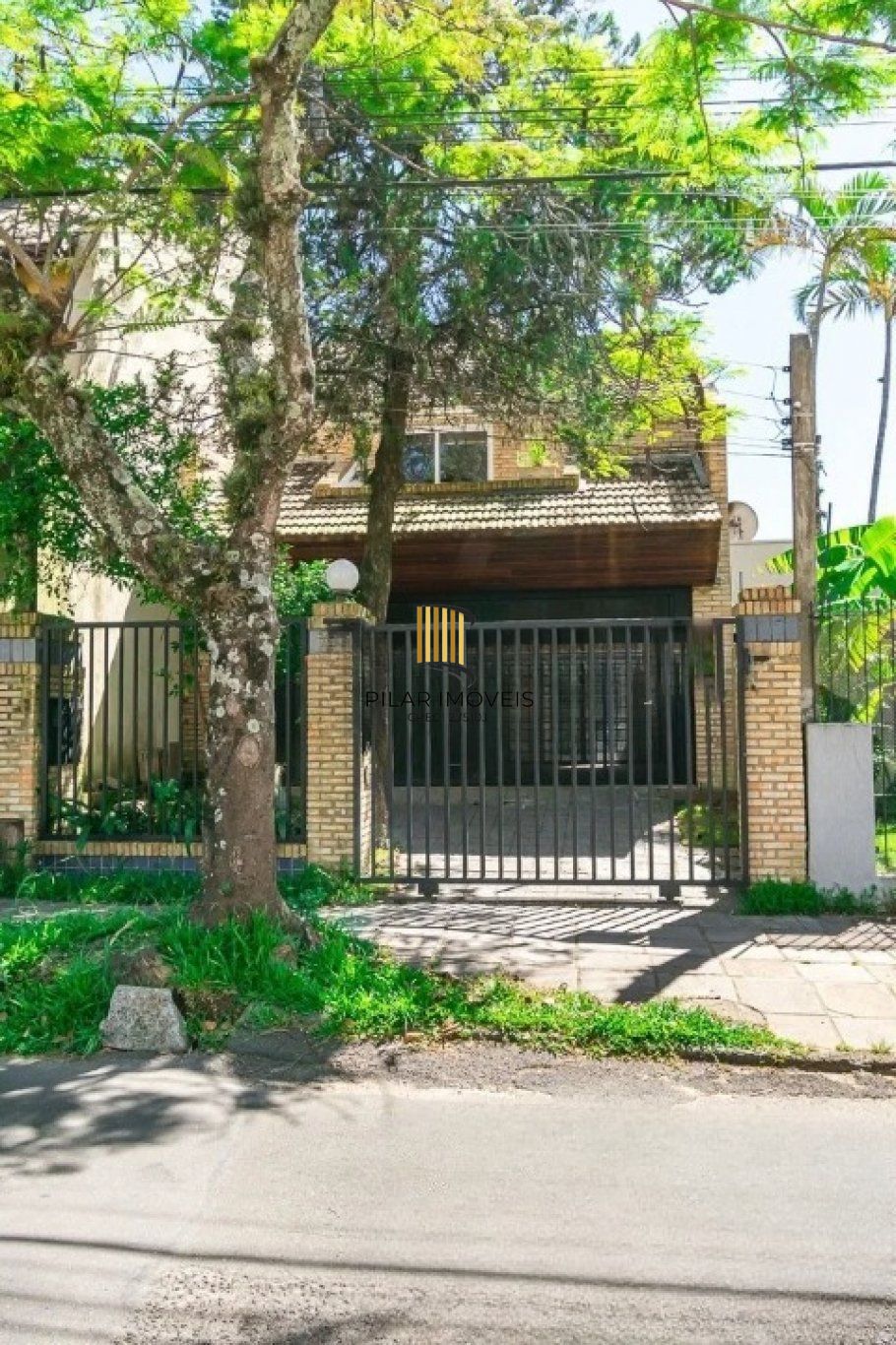 Casa com 3 quartos, 1 suíte, 2 vagas, e 234m² à venda no bairro Tristeza