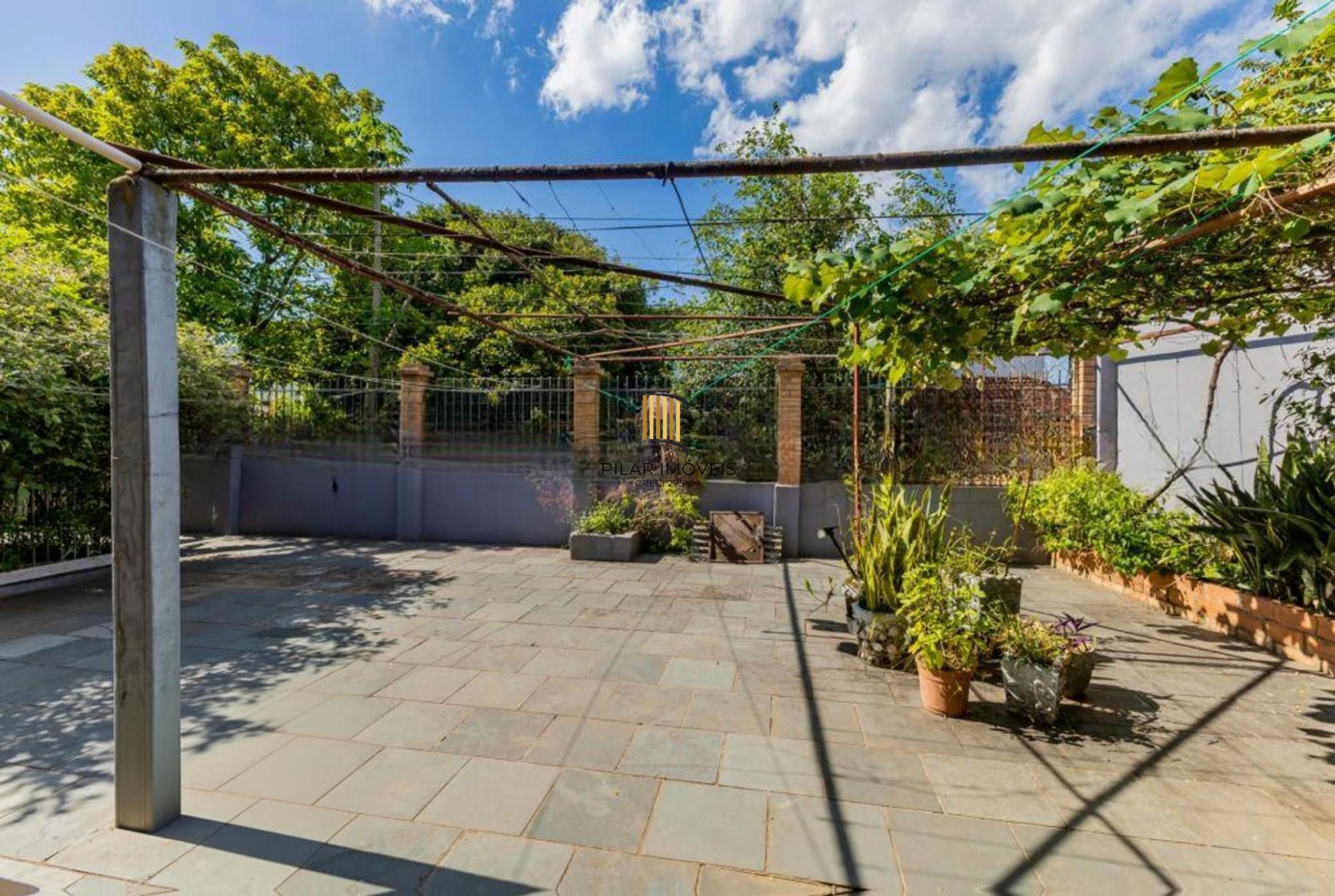 Casa com 1.640,00m², 3 dormitórios, 4 vagas à venda Rua Marista.