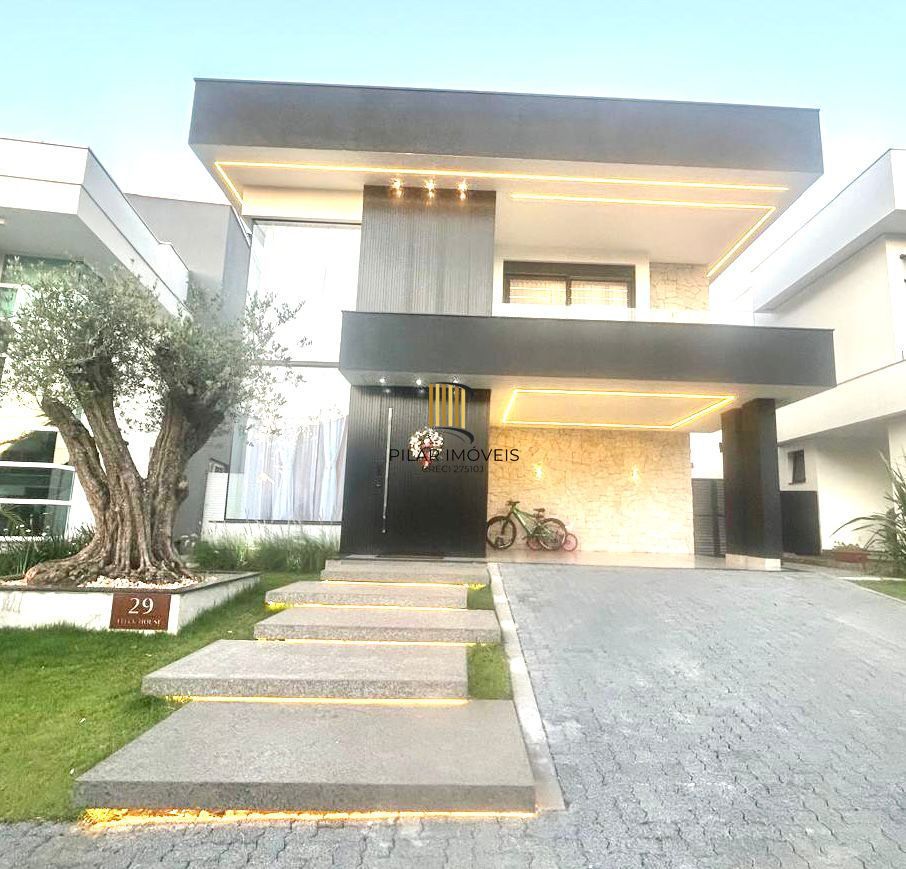 Casa Alto Padrão com 3 Suítes e Piscina no Alphaville