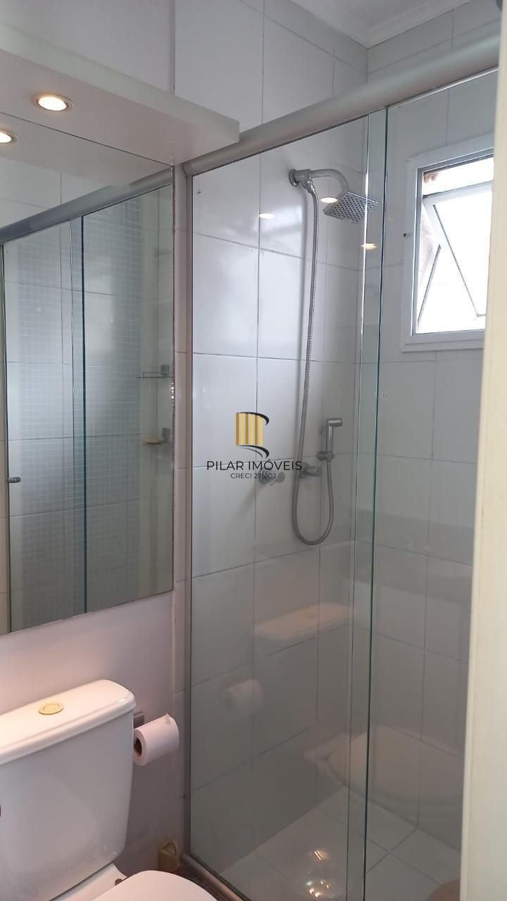 Apartamento com sacada, todo mobiliado de 3 dormitórios com suíte e 2 vagas de garagem.