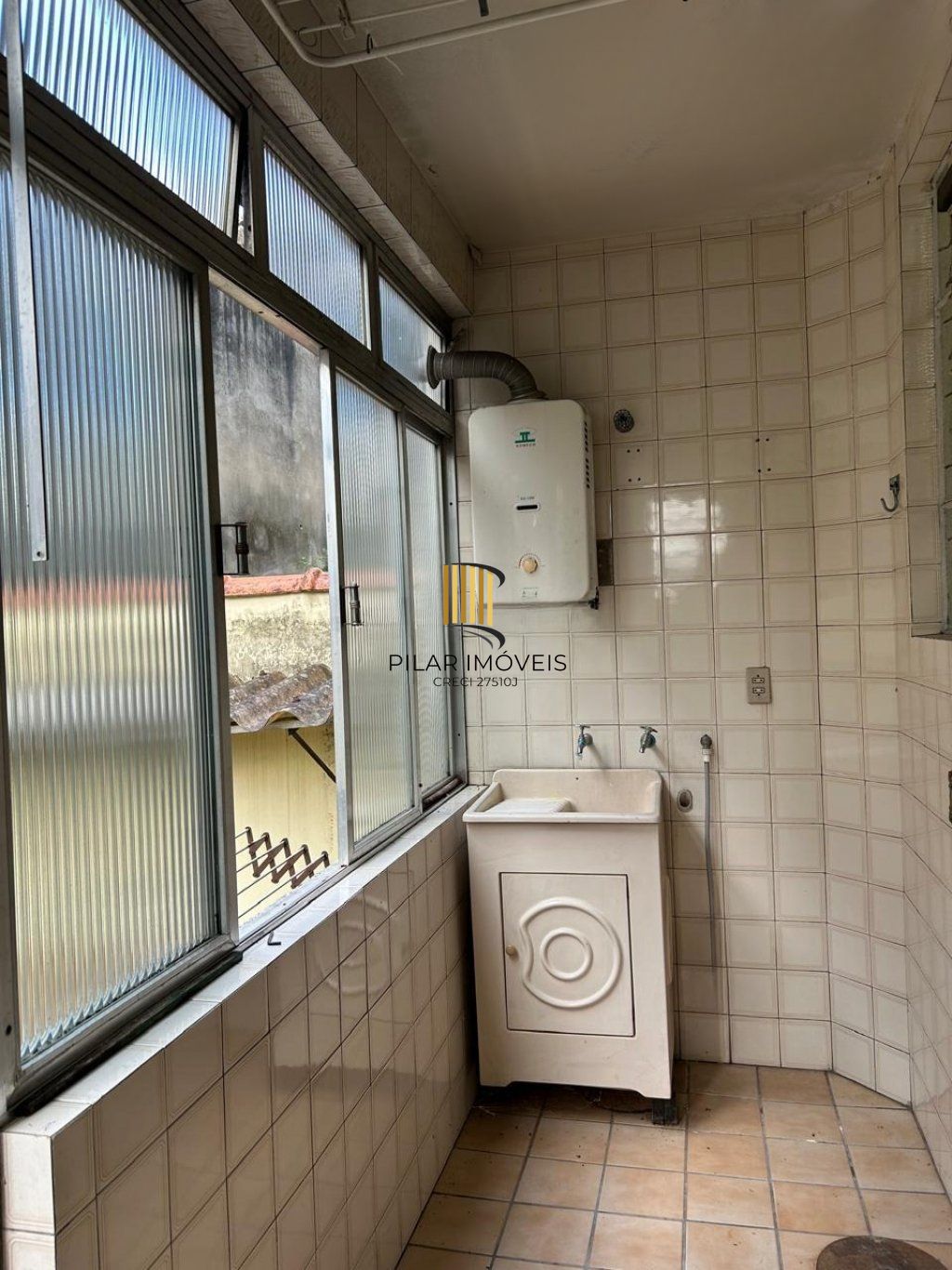 Apartamento térreo com 3 quartos no Bairro Cidade Baixa
