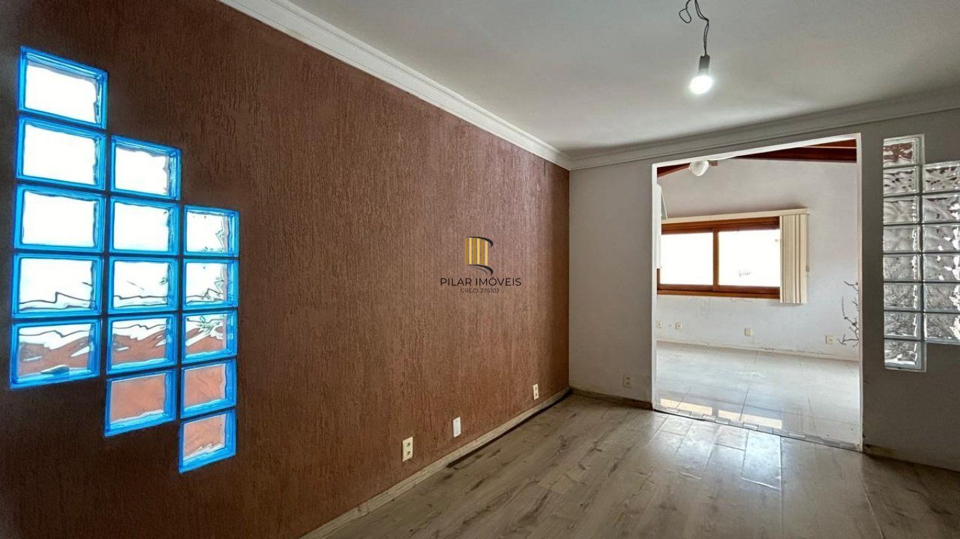 Cobertura de 4 dormitórios e 2 vagas de garagem coberta em Cachoeirinha.