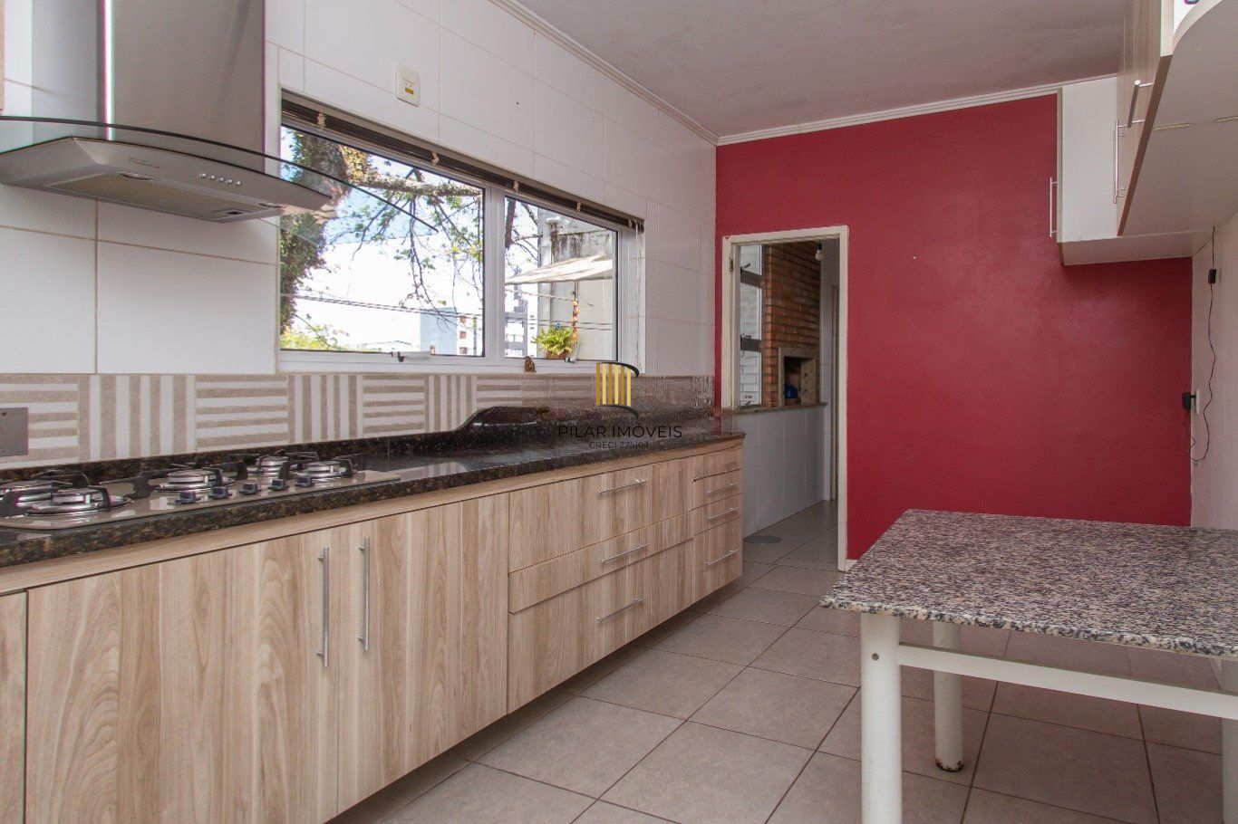 Apartamento garden, 3 dormitórios, 2 suítes, e 131m² privativos no Menino Deus.