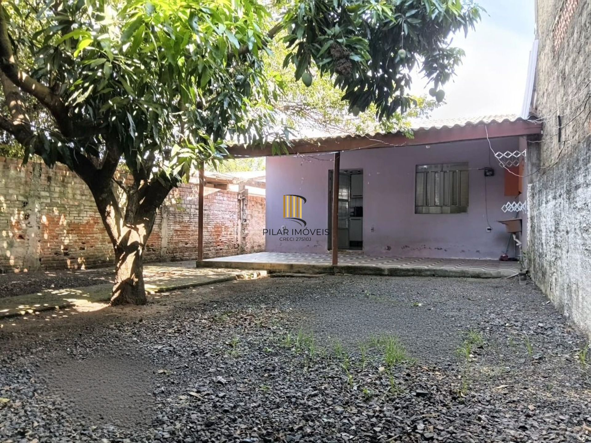 Casa de 3 dormitórios e 2 vagas de garagem em Canoas.