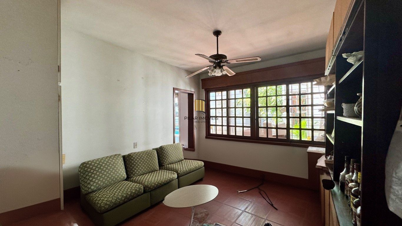 Casa com 350m², 4 quartos, 2 Suítes à venda em Azenha, Porto Alegre.