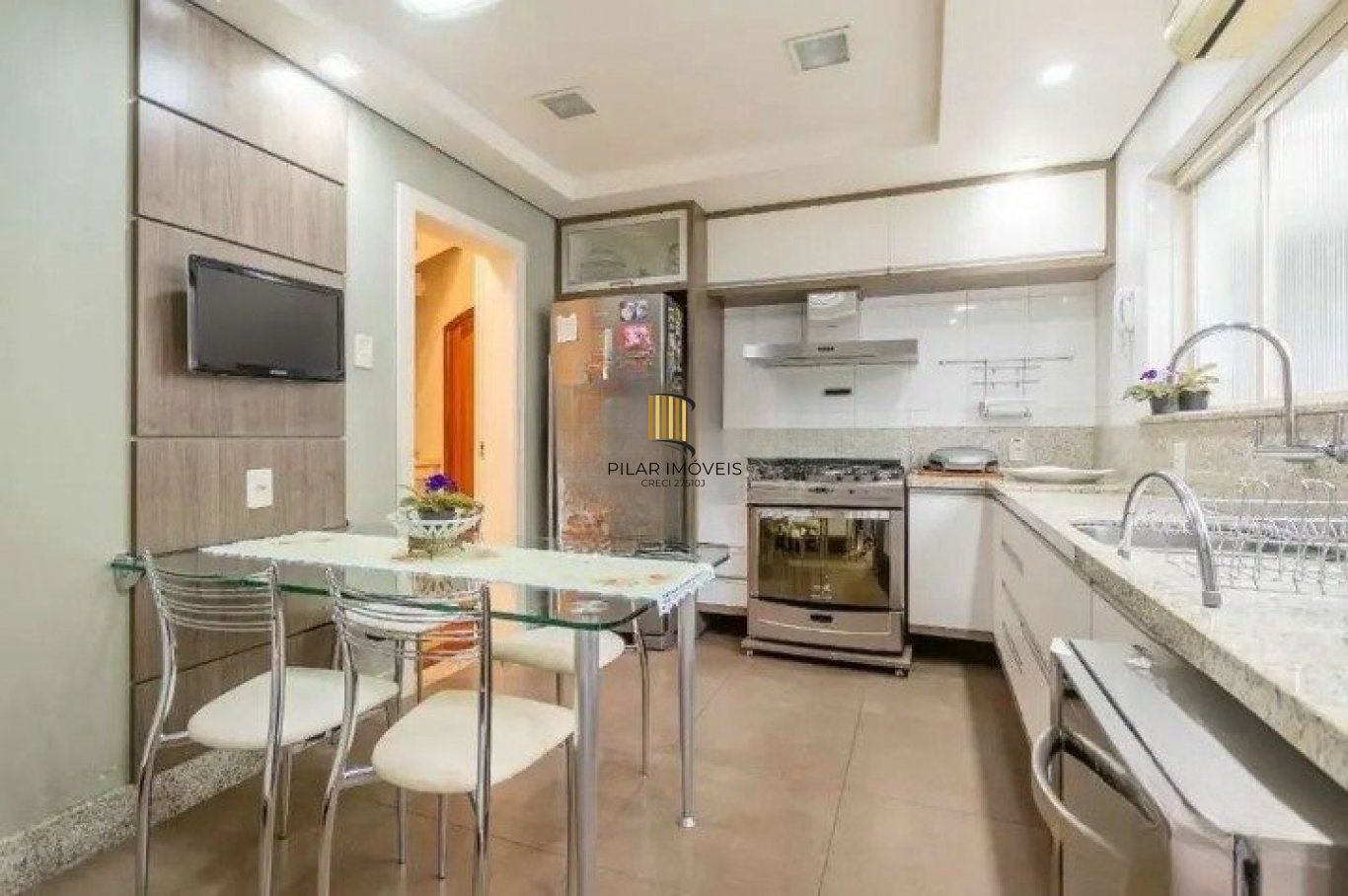 Casa de 3 quartos, piscina, churrasqueira, 7 vagas no bairro Tristeza